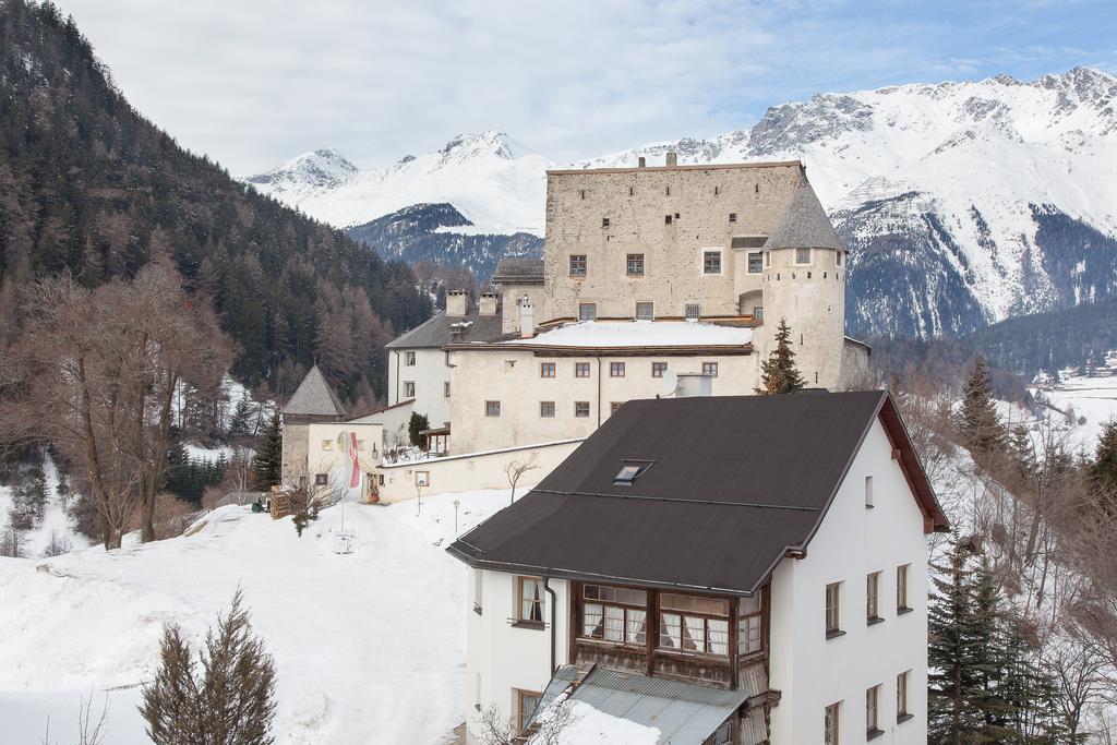 Hotel Neue Burg Наудерс Екстер'єр фото