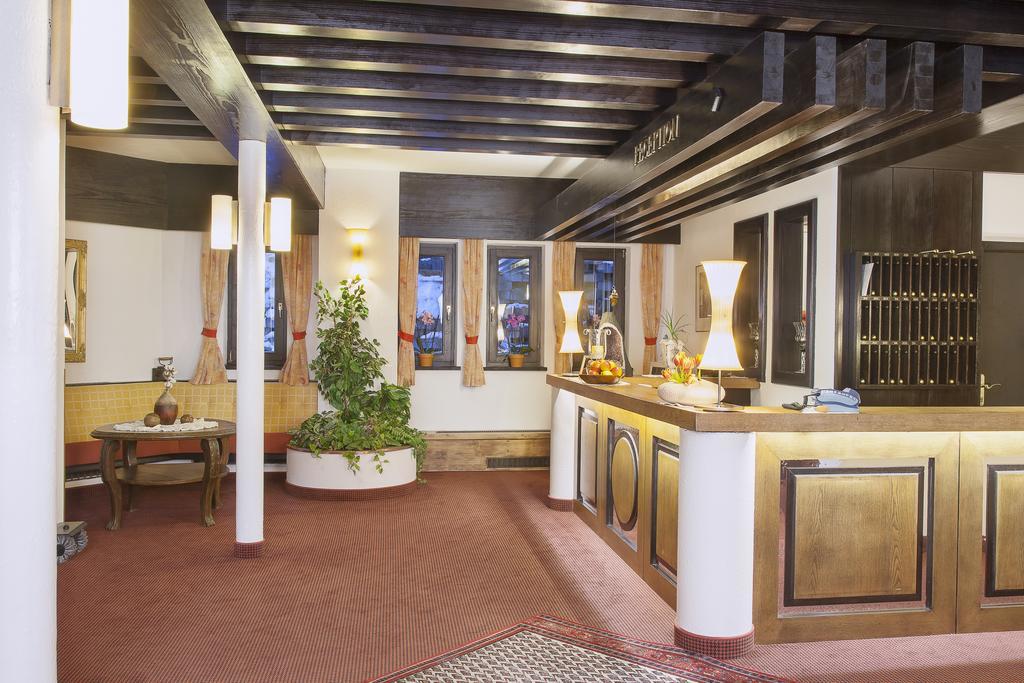 Hotel Neue Burg Наудерс Екстер'єр фото