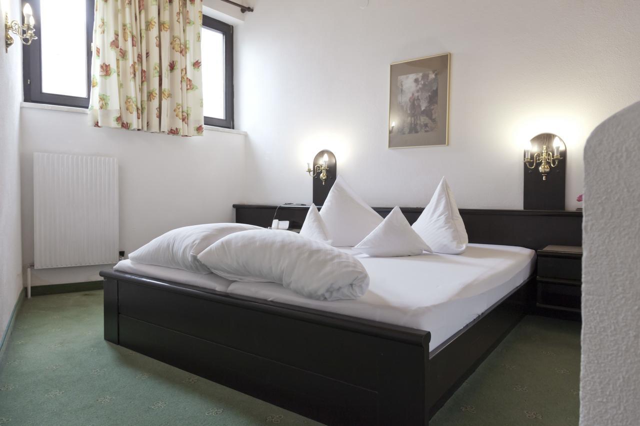 Hotel Neue Burg Наудерс Екстер'єр фото