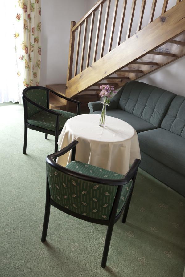 Hotel Neue Burg Наудерс Екстер'єр фото